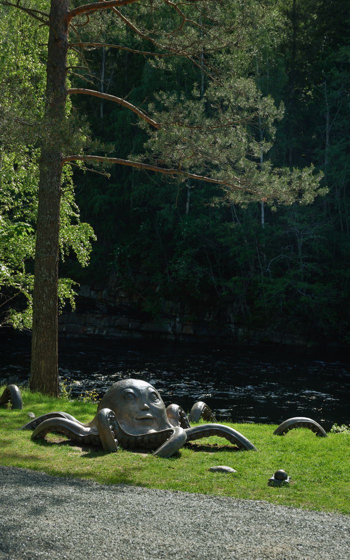 Sculpture, octopus, bronze